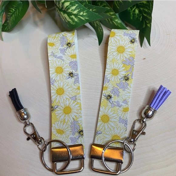 Hand Crafted Accessories - Summer Bees & Flowers Faux Leather Keychain (price is for 1)